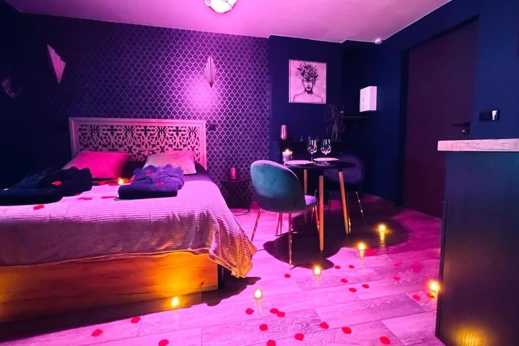 Love Room L' Orientale / Jacuzzi / Sauna Chateau-Landon Eksteriør billede