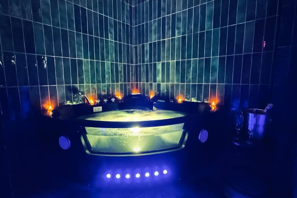 Love Room L' Orientale / Jacuzzi / Sauna Chateau-Landon Eksteriør billede