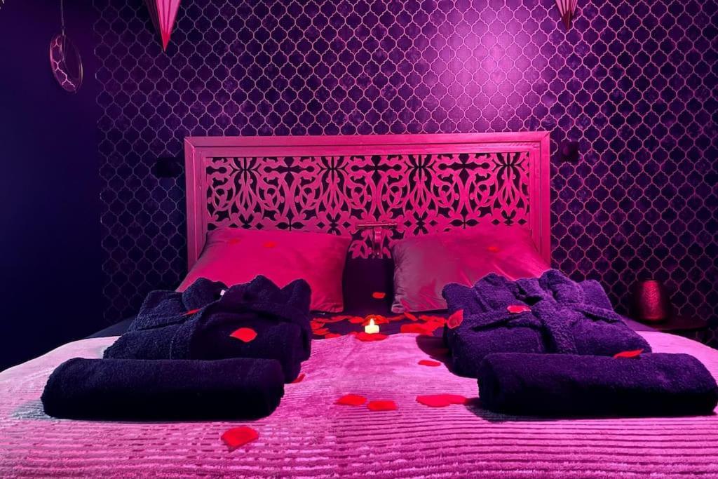 Love Room L' Orientale / Jacuzzi / Sauna Chateau-Landon Eksteriør billede